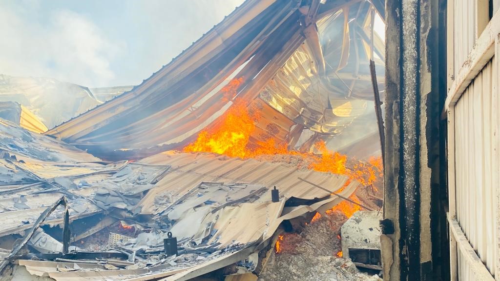 العدوان الإسرائيلي يستهدف مدينة غزة الصناعية ويتسبب بتدمير عدد من المصانع